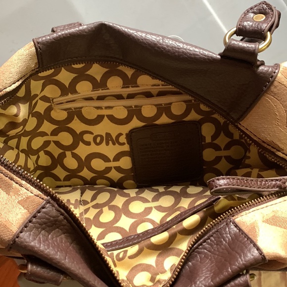 Coach - Picture 5 of 6